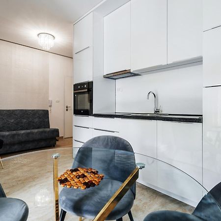 Aura Tower Apartments By Gaby Рафаиловичи Экстерьер фото