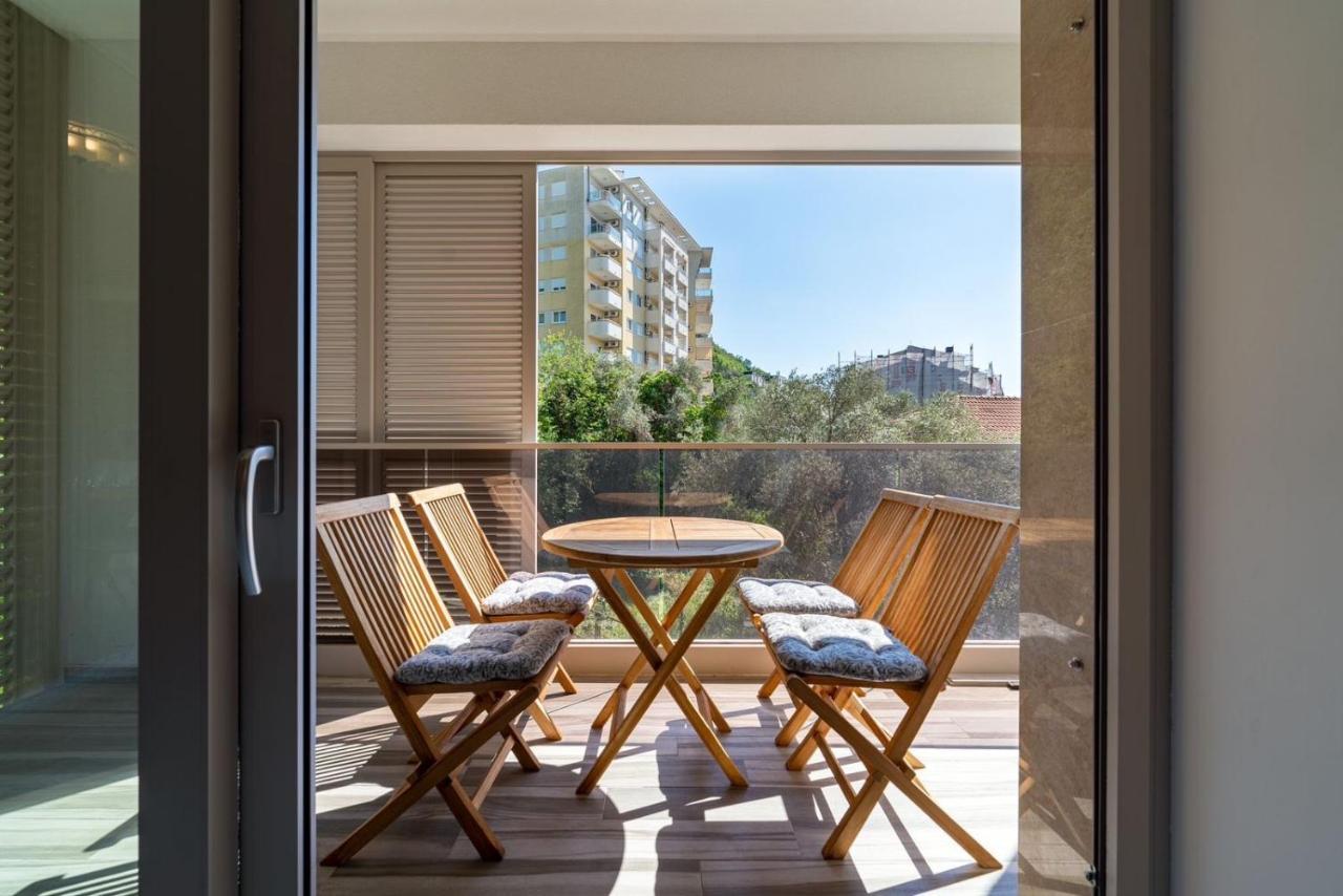 Aura Tower Apartments By Gaby Рафаиловичи Экстерьер фото