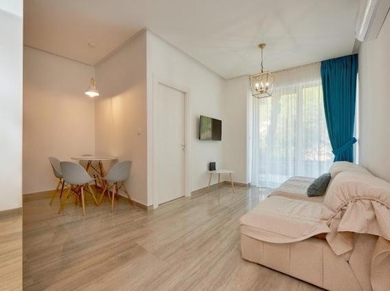Aura Tower Apartments By Gaby Рафаиловичи Экстерьер фото