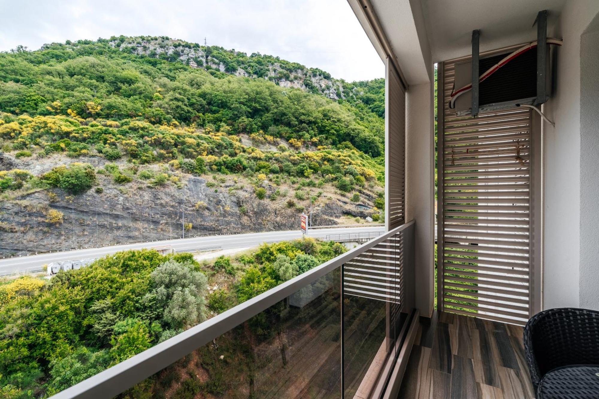 Aura Tower Apartments By Gaby Рафаиловичи Экстерьер фото